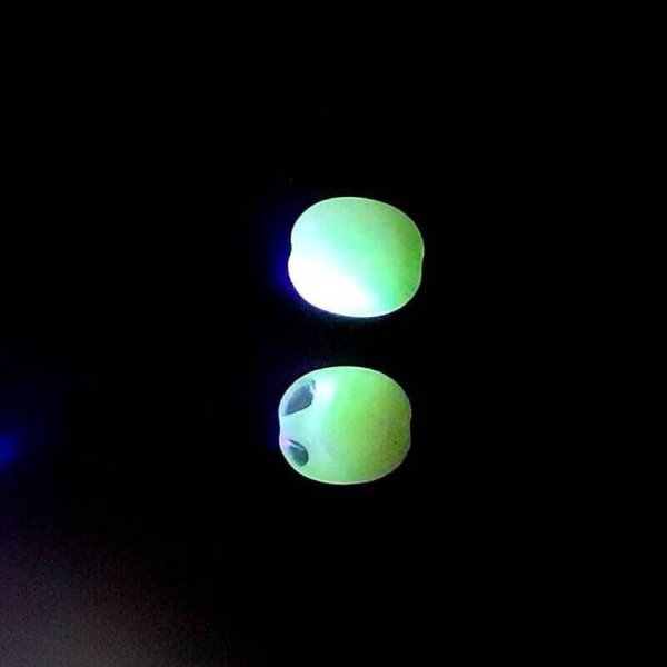 画像3: ウランビーズ1014　ボヘミアビーズ　ホワイト（2個入）【年代物】 (3)