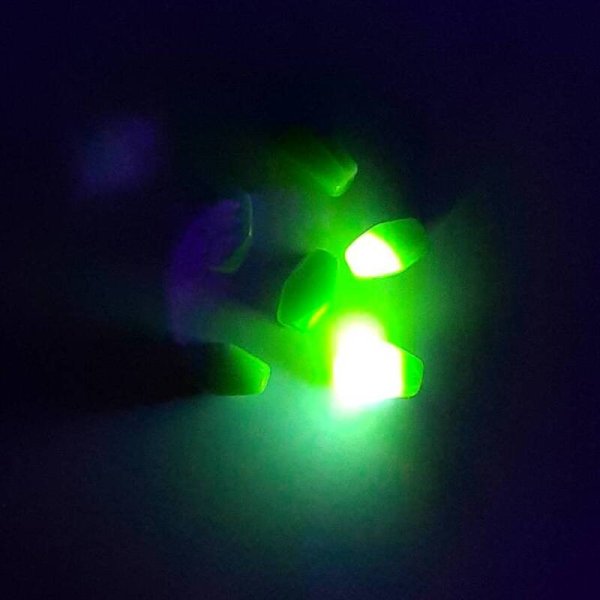 画像3: ウランビーズ1020　ボヘミアガラス　グリーン（6個入）【年代物】 (3)