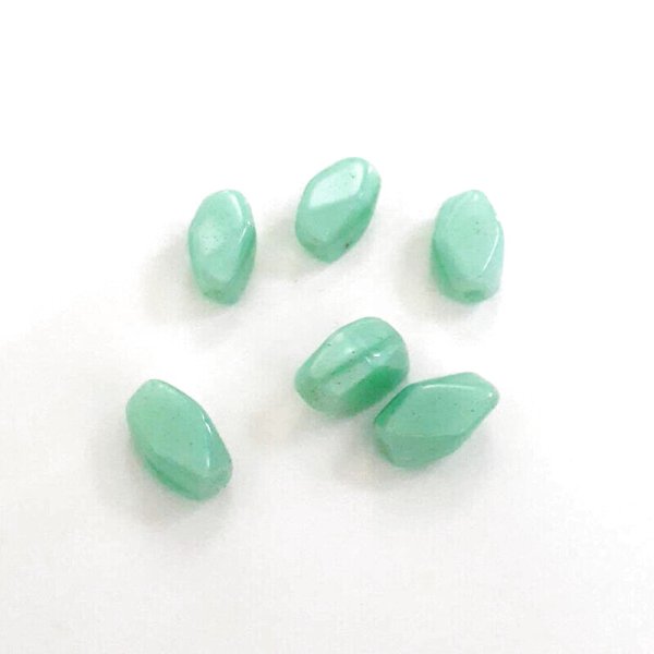 画像2: ウランビーズ1020　ボヘミアガラス　グリーン（6個入）【年代物】 (2)