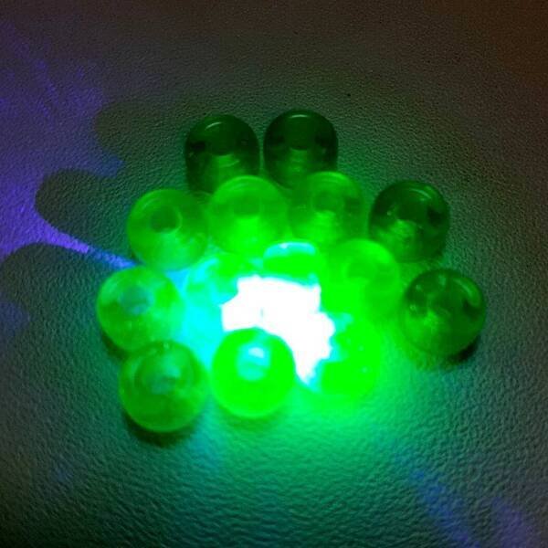 画像2: ウランビーズ1034　ボヘミアガラス　グリーン（14個入）【年代物】 (2)