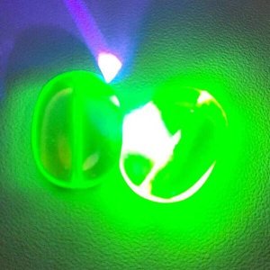 画像2: ウランビーズ1036 チェコ グリーン（2個入） (2)