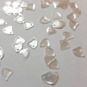 画像2: スパンコール1701　扇2つ穴　アイボリー1g (2)