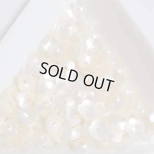 画像1: スパンコール1729　プリンセスフラワー5mm　アイボリー1g　5枚花弁 (1)