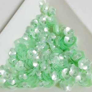 画像1: スパンコール1735　プリンセスフラワー5mm　グリーン1g　5枚花弁 (1)