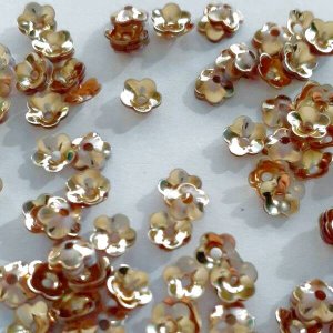 画像2: スパンコール1738　プリンセスフラワー5mm　ゴールド1g　5枚花弁 (2)