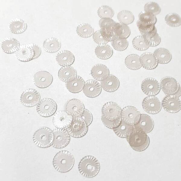 画像2: スパンコール1747 クロック4mm ベージュ 1g　 (2)