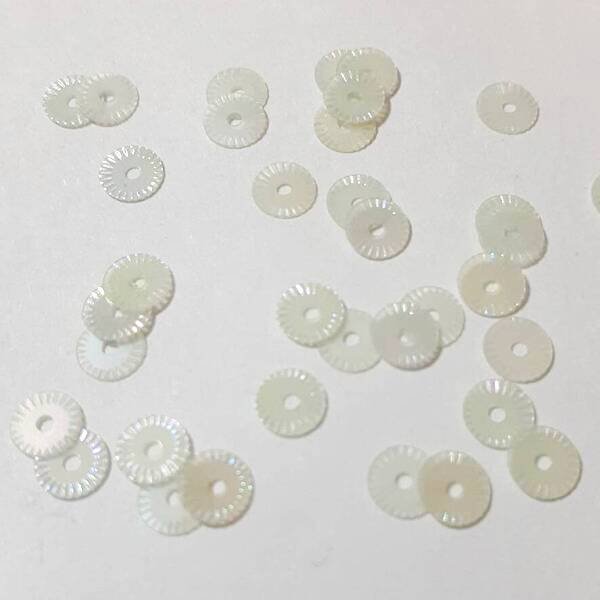 画像2: スパンコール1753 クロック4mm グリーンAB 1g　 (2)