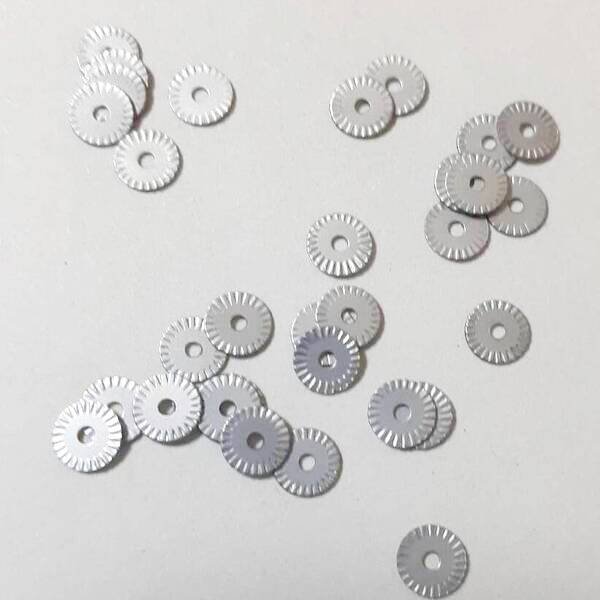 画像2: スパンコール1755 クロック4mm シルバー 1g　 (2)