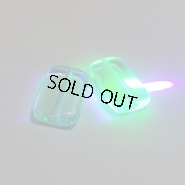 画像2: ウランビーズ357　グリーン　レクタングル（2個入り） (2)