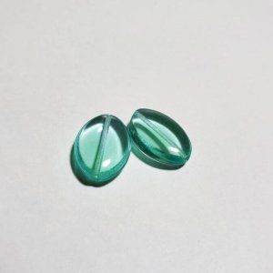 画像1: ウランビーズ356　グリーン　オーバル（2個入り） (1)