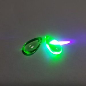 画像2: ウランビーズ355　グリーン　ドロップ（2個入り）【在庫限り】 (2)
