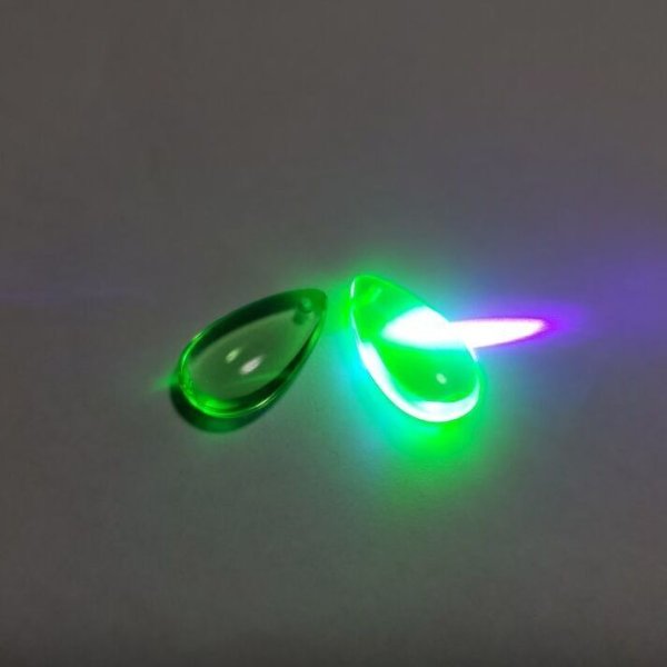 画像2: ウランビーズ355　グリーン　ドロップ（2個入り） (2)