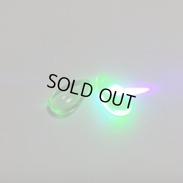 画像2: ウランビーズ355　グリーン　ドロップ（2個入り） (2)