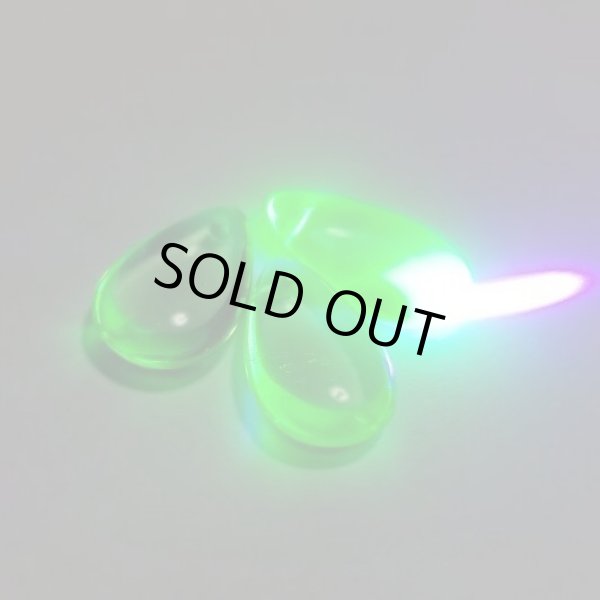 画像3: ウランビーズ311　グリーン　ドロップ　約18×10mm（3個入り）【在庫限り】 (3)