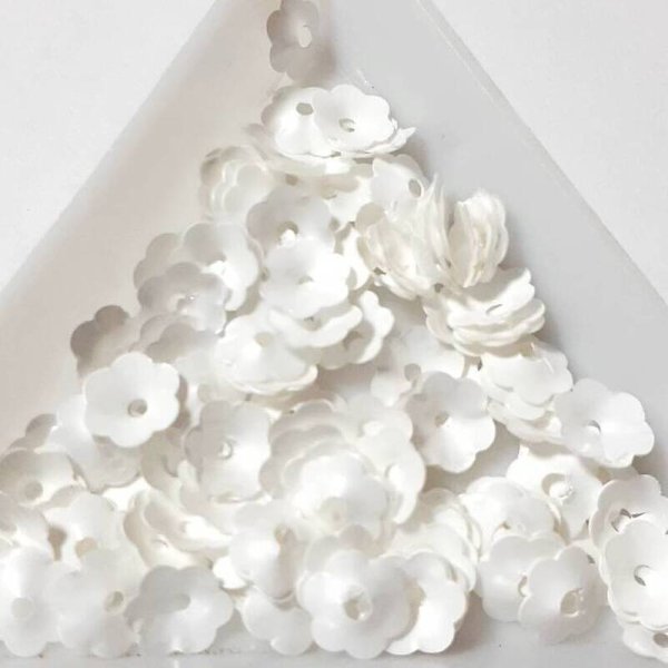 画像1: スパンコール2420　プリンセスフラワー7mm　ホワイト1ｇ (1)