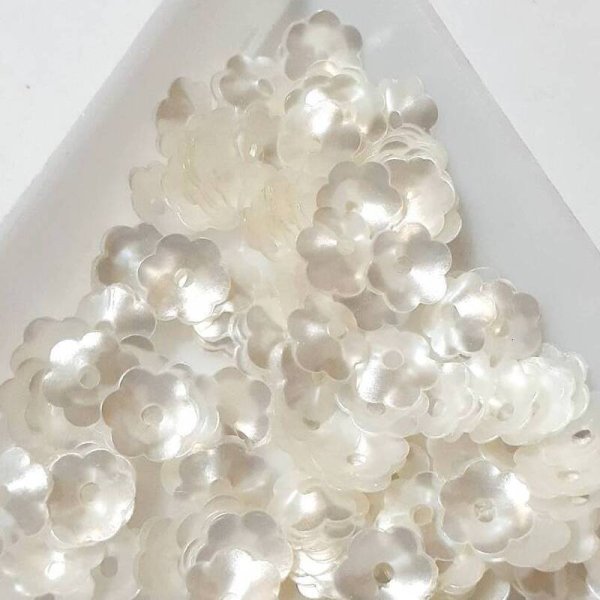 画像1: スパンコール2422　プリンセスフラワー7mm　アイボリー1ｇ (1)