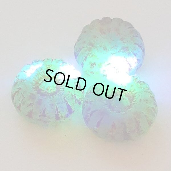 画像2: ウランビーズ320　ベージュ　フラワー（3個入り） (2)