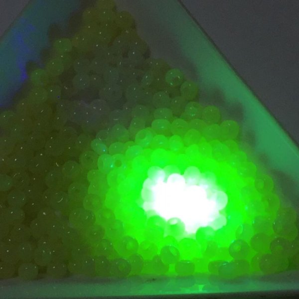 画像3: ウランビーズ283　イエロー　約2.5mm　（6グラム入り） (3)