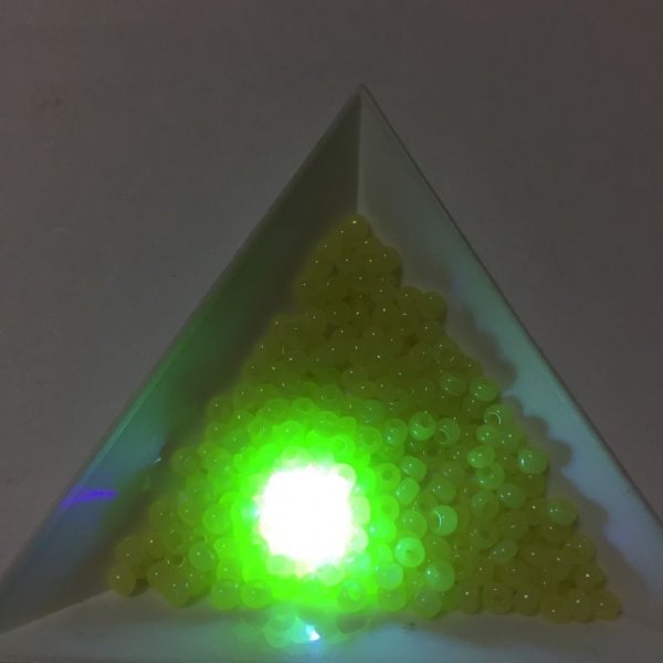 画像3: ウランビーズ284　ライトイエロー　約3.0mm　（6グラム入り） (3)