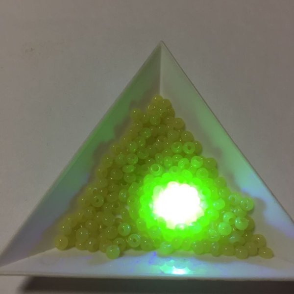 画像3: ウランビーズ285　イエロー　約3.0mm　（6グラム入り） (3)