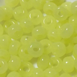 画像2: ウランビーズ286　ライトイエロー　約4.0mm　（6グラム入り） (2)