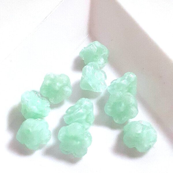 画像4: ウランビーズ366　グリーン　フラワー（10個） (4)